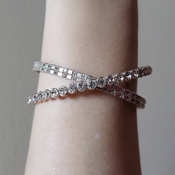 Exquisite Criss-cross Rhinestone Bracelet! - Picture 5 of 9